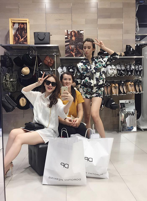 Facebook sao 29/12: Hà Hồ bình yên bên 'anh ấy' - 6