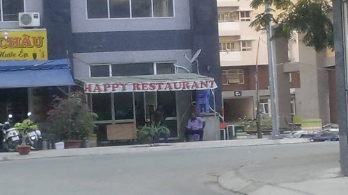 Nhóm người gốc Phi bị tạm giữ ở TPHCM: Hàng xóm nói gì? - 3