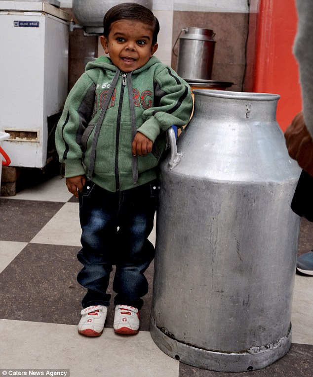 Cậu bé 15 tuổi trong hình hài bé lên 4 - 2