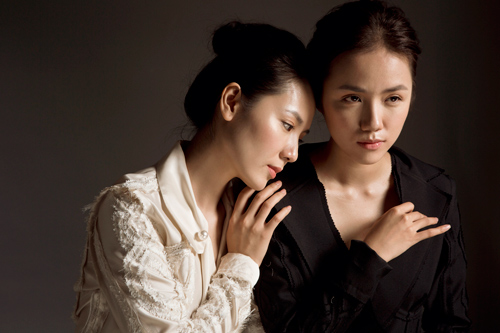 Chị em Phương Linh đẹp ma mị trong loạt ảnh mới - 11