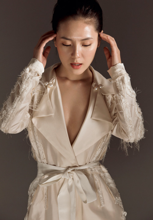 Chị em Phương Linh đẹp ma mị trong loạt ảnh mới - 14