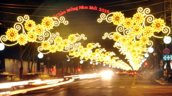 Đường phố Sài Gòn lung linh trước thềm năm mới 2016 - 1