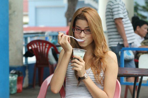 Nhan sắc mộc mạc thuở chưa nổi tiếng của Phạm Hương - 10