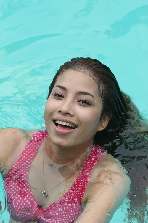 Nhan sắc mộc mạc thuở chưa nổi tiếng của Phạm Hương - 15