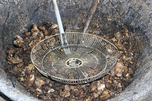 Hà Nội: Bắt gần 100 tấn mỡ bẩn chứa trong 2.000 bao tải - 7