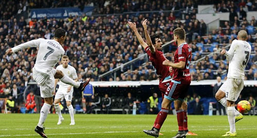 Real Madrid lại thắng nhưng Benitez vẫn thất bại - 1