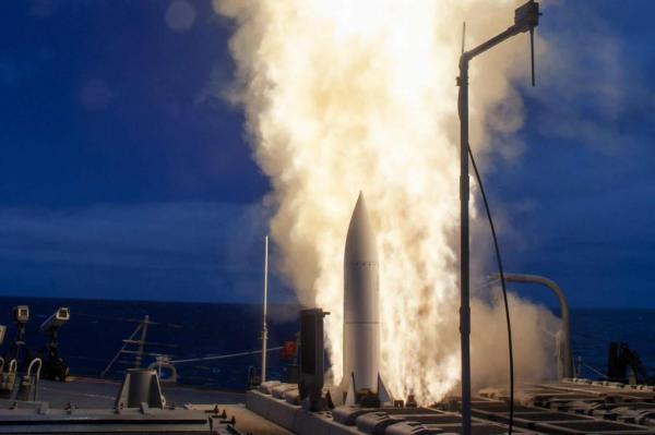 Hải quân Mỹ lập kỷ lục đánh chặn xa nhất với tên lửa SM-6 - 1