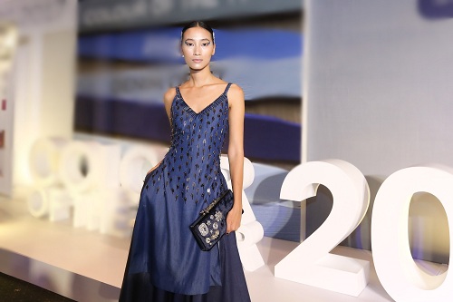 Angela Phương Trinh "kín cổng cao tường" trên thảm đỏ - 12