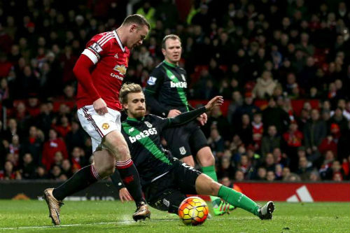 MU - Stoke City: Tăng tốc trước "đèo cao" - 2