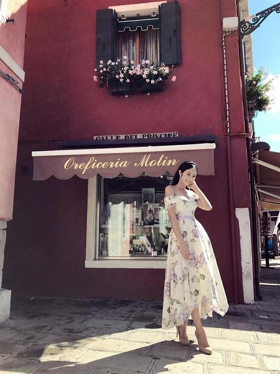 Đỗ Mỹ Linh, Hà Anh khoe dáng "đồng hồ cát" - 4