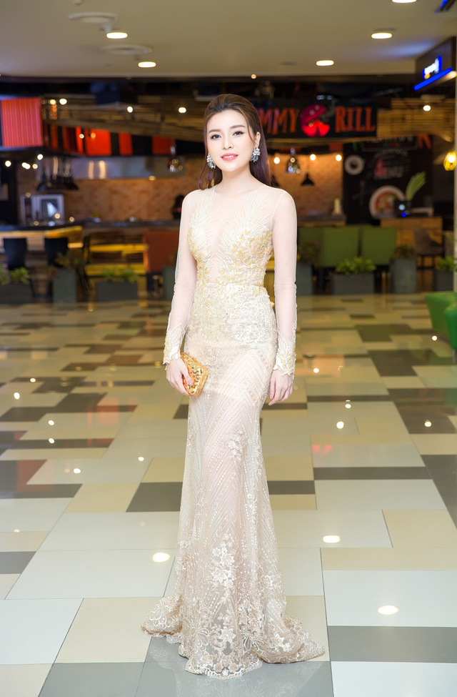 Đỗ Mỹ Linh, Hà Anh khoe dáng "đồng hồ cát" - 7