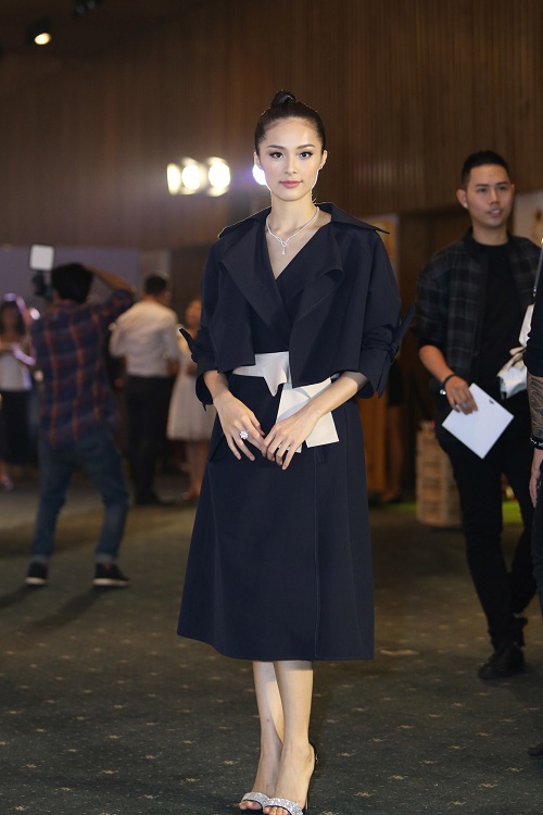 Hoàng Yến tái xuất với khuôn mặt vô hồn - 3