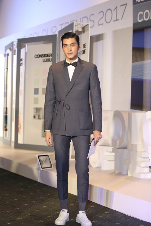 Hoàng Yến tái xuất với khuôn mặt vô hồn - 12