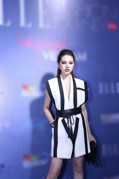 Hoàng Yến tái xuất với khuôn mặt vô hồn - 11