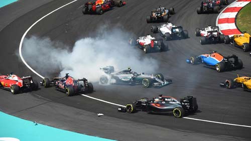 F1, Malaysian GP: “Bò húc" bẻ gãy "Mũi tên bạc” - 1