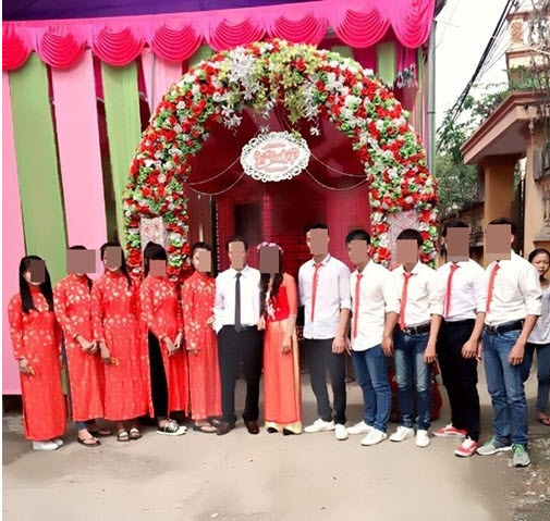 Đội bê tráp bức xúc vì được lì xì 500-1.000 đồng - 1