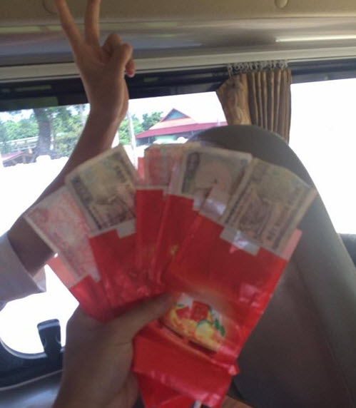 Đội bê tráp bức xúc vì được lì xì 500-1.000 đồng - 3