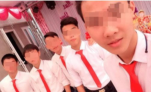 Đội bê tráp bức xúc vì được lì xì 500-1.000 đồng - 4