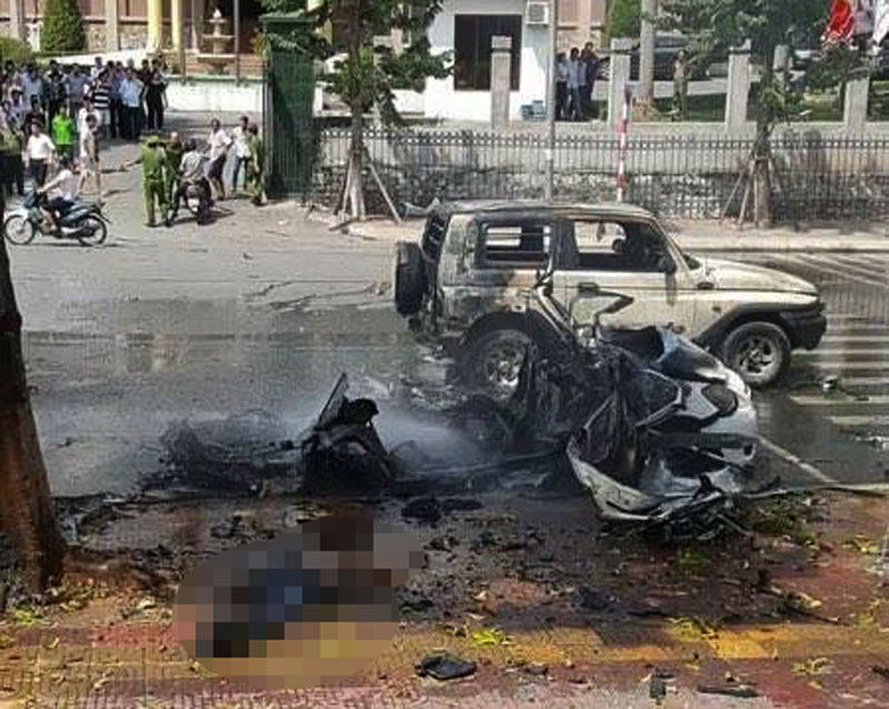 [Nóng] Nổ xe taxi ở Quảng Ninh, 2 người tử vong - 1
