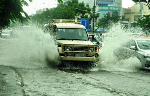 Mưa khiến máy bay đến TP.HCM phải hạ cánh ở Đà Lạt - 1