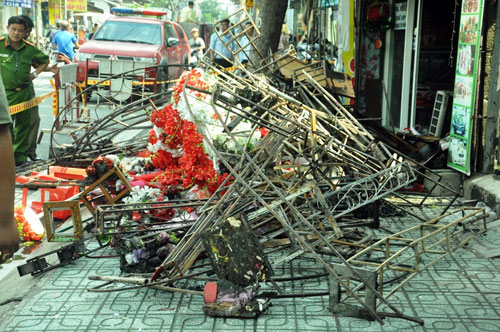 Tan hoang hiện trường vụ cháy tiệm cưới hỏi, 3 người tử vong - 10