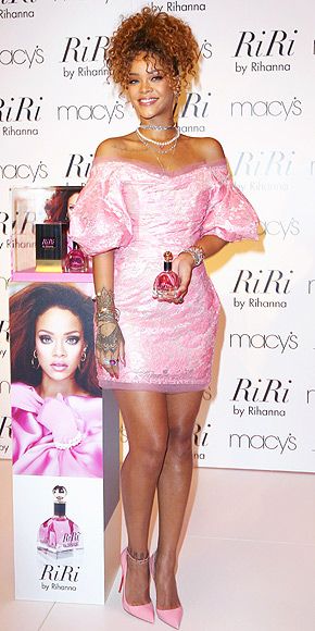 Rihanna thực sự là tín đồ của màu hồng - 5