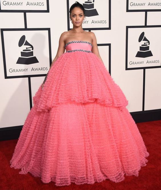 Rihanna thực sự là tín đồ của màu hồng - 8