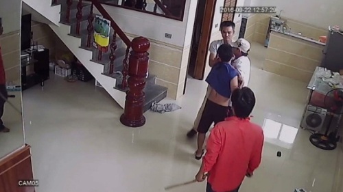 Vác mũ cối đánh người vì không đòi được 300 ngàn đồng - 2