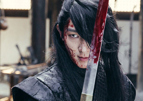 Lee Jun Ki khiến màn ảnh Hàn “sục sôi” bởi vẻ lạnh lùng - 1