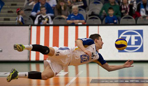 "Quái kiệt" bóng chuyền: Cứu thua như thần (P3) - 2