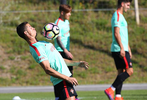 Ronaldo “luyện công” chờ vùi dập hai đội nhược tiểu - 1
