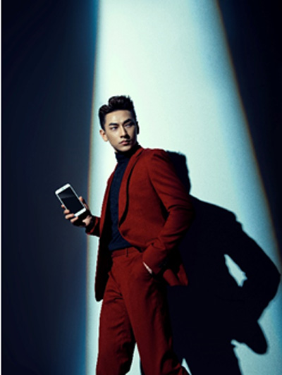 Nổi bật bằng khí chất riêng như Thái tử Isaac - 1