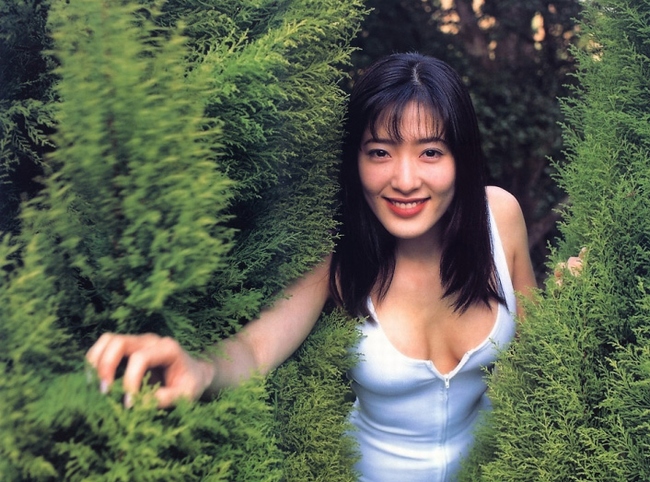 Sở hữu khuôn ngực đẹp  nên trong phim Kim Bình Mai (1995), cô đã khoe hết vẻ đẹp hình thể, khiến nhân vật Phan Kim Liên rất sexy.