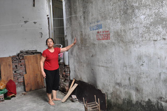 Hà Nội: Bi hài hàng chục hộ dân có nhà mà không có ngõ - 1