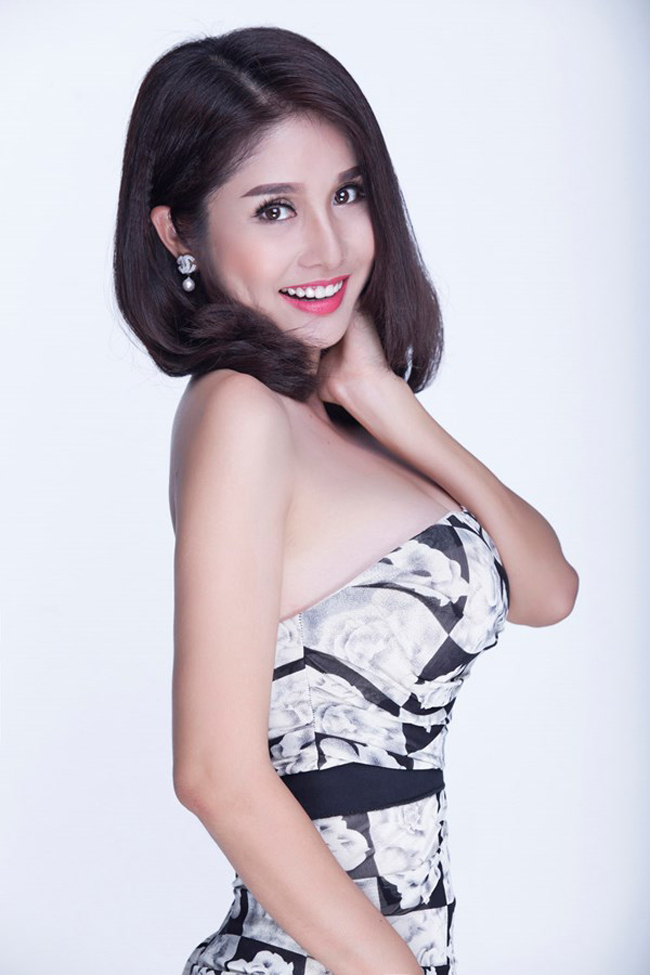 Vợ cũ Phan Thanh Bình ngày một gợi cảm nhờ thay đổi cách trang điểm và thời trang.