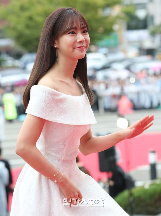 35 tuổi, Son Ye Jin trẻ trung không kém sao phim 19+ - 6