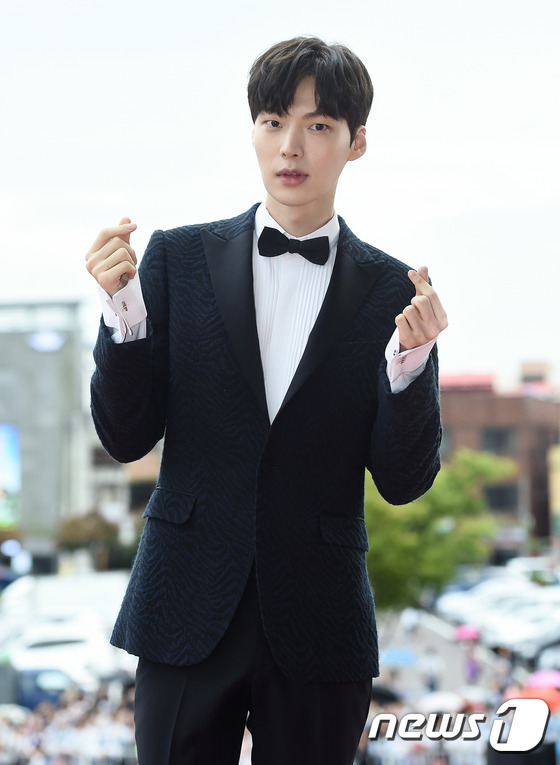 35 tuổi, Son Ye Jin trẻ trung không kém sao phim 19+ - 8