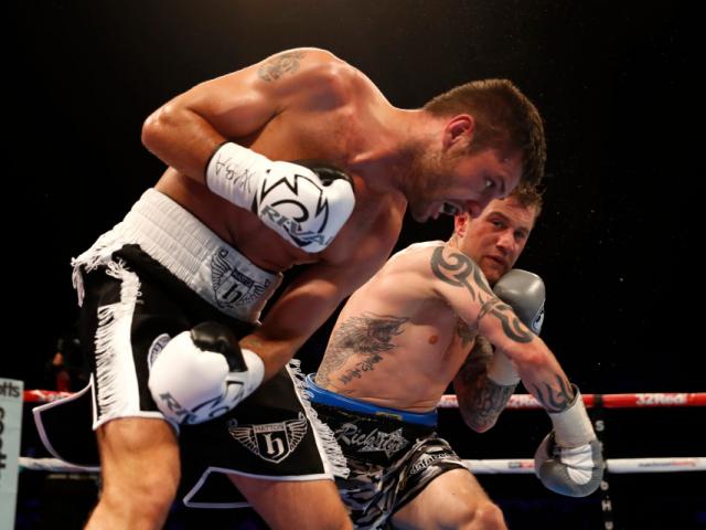 Boxing: “Độc cô cầu bại“ thua sấp mặt trước “Nhà vua“