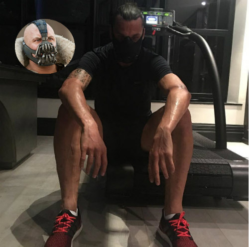 MU: Ibrahimovic đeo mặt nạ “dị”, tập luyện điên cuồng - 1