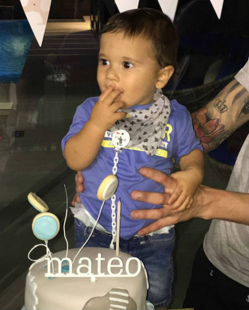 Messi và bạn gái ngầm ví mình là “Vua và Hoàng hậu” - 3