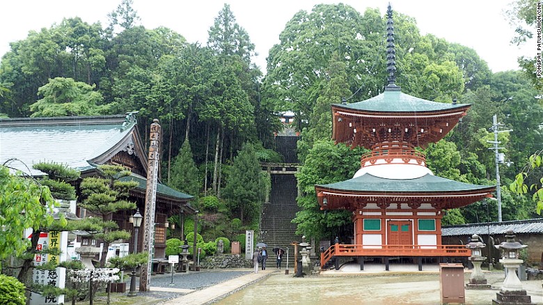 Ngôi đền treo hàng trăm “bộ ngực” phụ nữ ở Nhật Bản - 1
