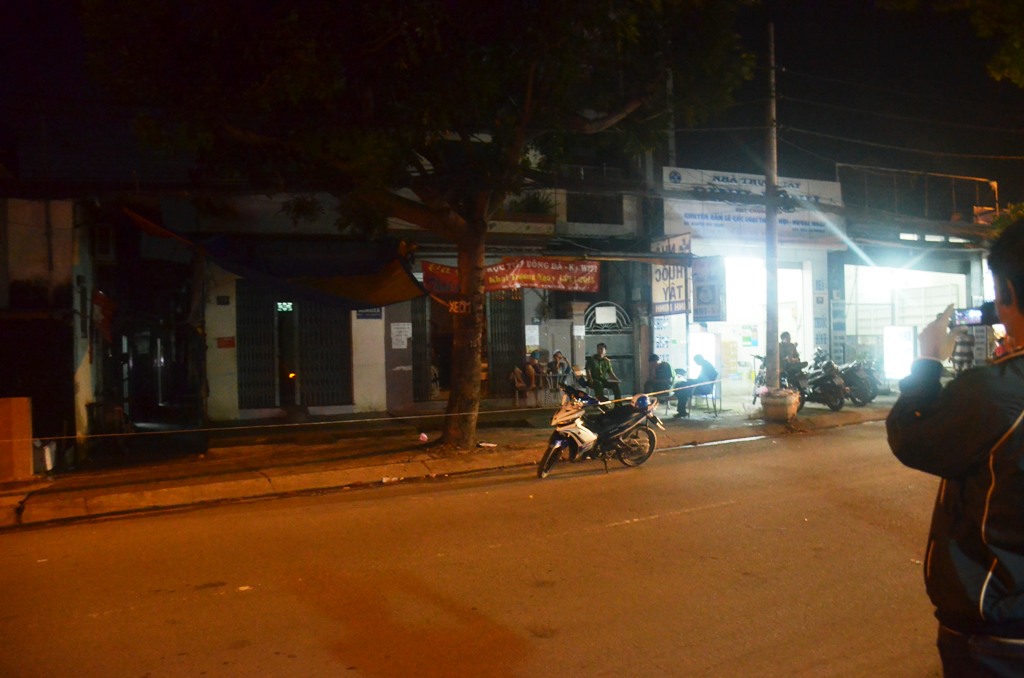 Nam thanh niên bị đâm gục trong quán cà phê ở Sài Gòn - 1