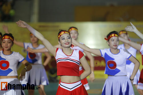 Ở tuổi băm, Hoa khôi Kim Huệ tung hoành trên sân - 2