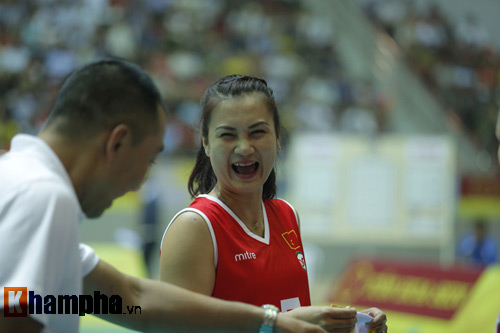 Ở tuổi băm, Hoa khôi Kim Huệ tung hoành trên sân - 8