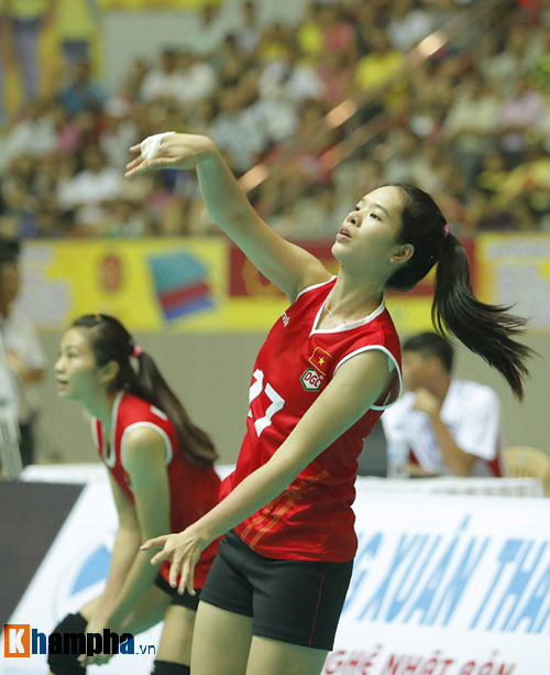 Ở tuổi băm, Hoa khôi Kim Huệ tung hoành trên sân - 11