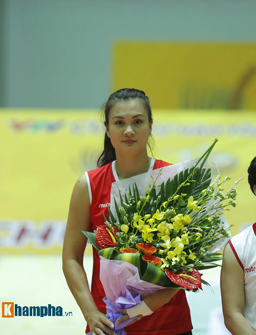 Ở tuổi băm, Hoa khôi Kim Huệ tung hoành trên sân - 7