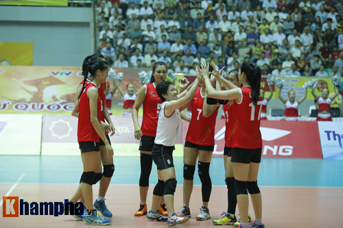 Ở tuổi băm, Hoa khôi Kim Huệ tung hoành trên sân - 10