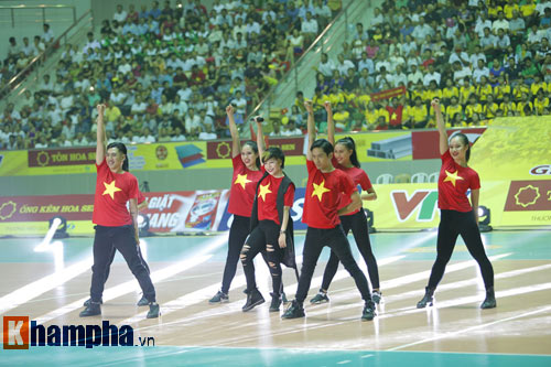 Ở tuổi băm, Hoa khôi Kim Huệ tung hoành trên sân - 3