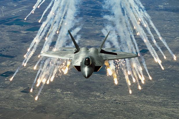 S-400 Nga có đủ sức bắn rụng F-22 Mỹ ở Syria? - 1