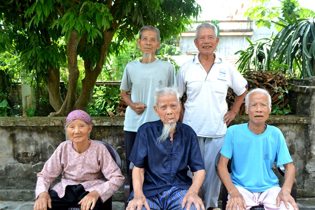 Cuộc sống thú vị của 5 anh em ruột đều gần trăm tuổi ở Hải Dương - 1